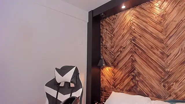 emma collson online show from October 29, 11:17 pm