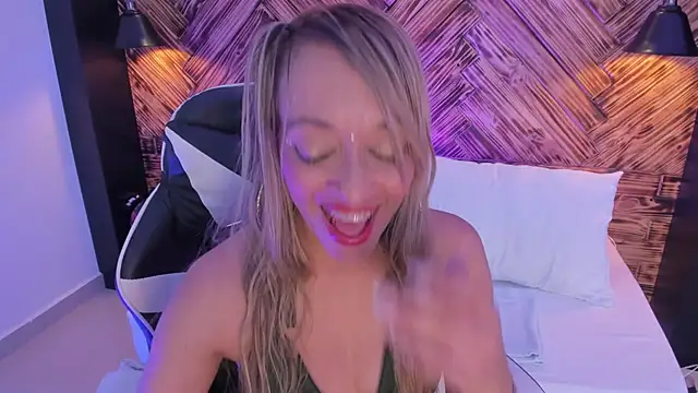 emma collson online show from November 25, 8:31 pm