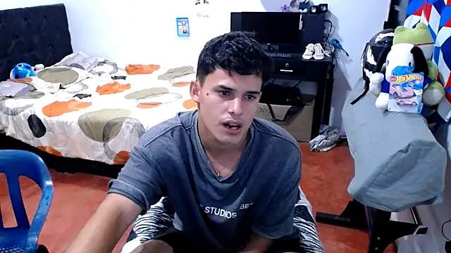 Snapshot of freddy_romas chatting on May 29, 4:43 am freddy romas online show from May 29, 4:43 am