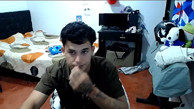 Snapshot of freddy_romas chatting on May 30, 8:17 pm freddy romas online show from May 30, 8:17 pm