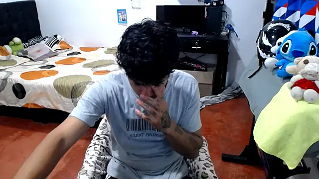 Snapshot of freddy_romas chatting on June 1, 4:31 pm freddy romas online show from June 1, 4:31 pm