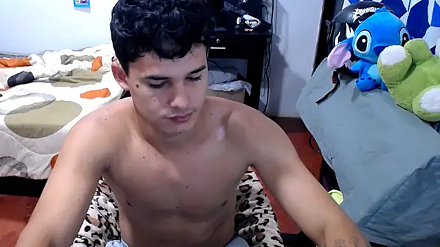 Snapshot of freddy_romas chatting on June 5, 12:11 pm freddy romas online show from June 5, 12:11 pm