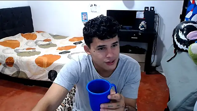 Snapshot of freddy_romas chatting on June 7, 2:21 pm freddy romas online show from June 7, 2:21 pm
