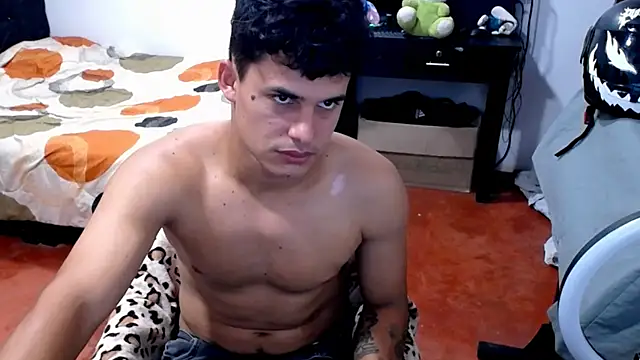 Snapshot of freddy_romas chatting on June 8, 1:28 am freddy romas online show from June 8, 1:28 am