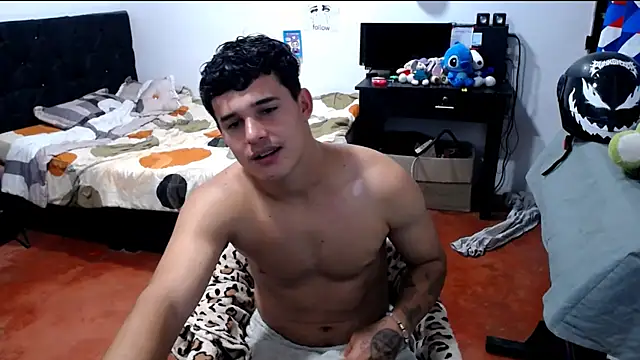 Snapshot of freddy_romas chatting on June 14, 5:04 pm freddy romas online show from June 14, 5:04 pm