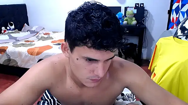 Snapshot of freddy_romas chatting on June 19, 4:06 am freddy romas online show from June 19, 4:06 am