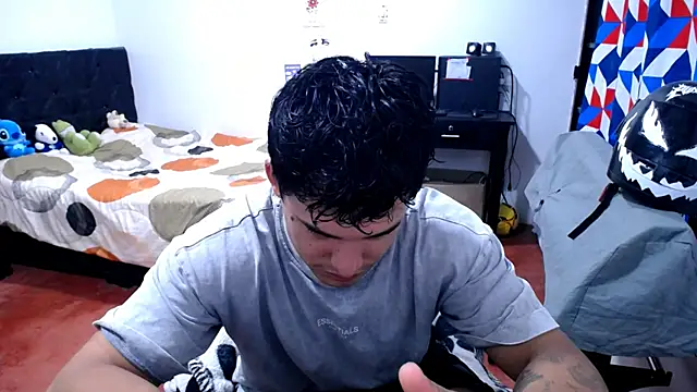 Snapshot of freddy_romas chatting on June 26, 11:31 pm freddy romas online show from June 26, 11:31 pm