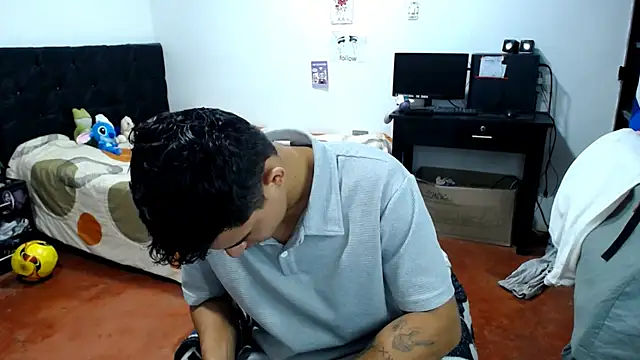 Snapshot of freddy_romas chatting on June 28, 2:01 pm freddy romas online show from June 28, 2:01 pm