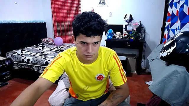 Snapshot of freddy_romas chatting on July 14, 2:12 pm freddy romas online show from July 14, 2:12 pm