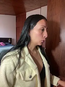 yaralyminjo2 online show from February 21, 1:33 pm