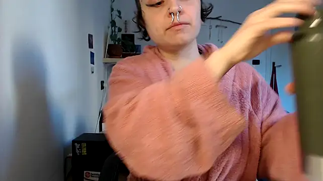 Snapshot of kinkyspirali chatting on March 3, 3:53 pm kinkyspirali online show from March 3, 3:53 pm