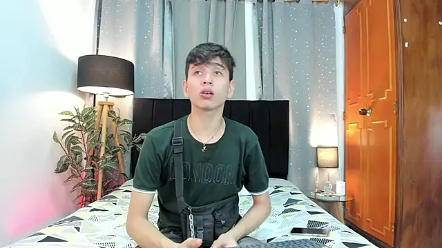 novaybrian online show from December 24, 4:44 am