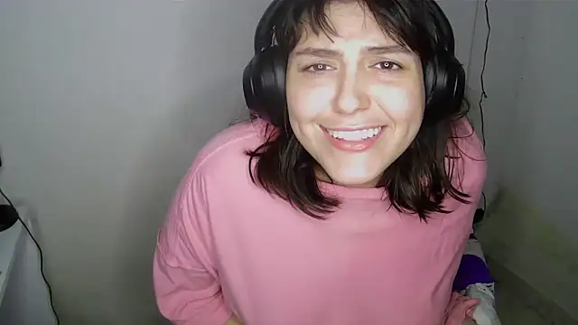 Snapshot of soysara15 chatting on June 14, 2:24 am soysara15 online show from June 14, 2:24 am