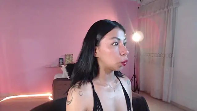 selene gils online show from June 18, 7:07 pm