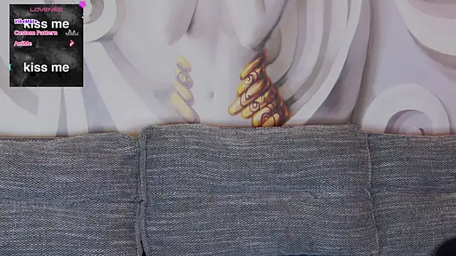 Snapshot of hailey_peach chatting on February 21, 12:16 am hailey peach online show from February 21, 12:16 am