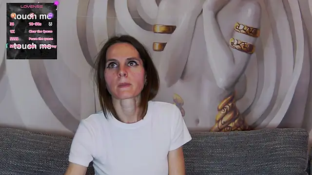 Snapshot of hailey_peach chatting on March 2, 3:45 am hailey peach online show from March 2, 3:45 am