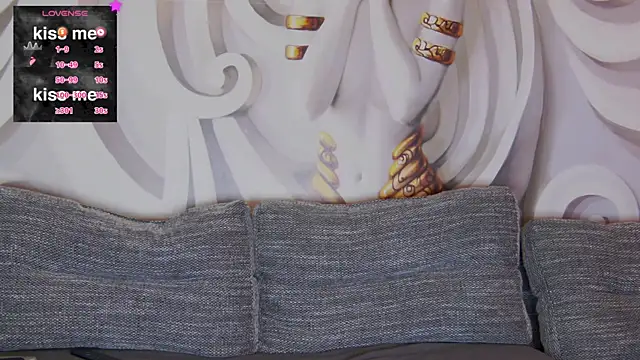 Snapshot of hailey_peach chatting on March 7, 9:06 pm hailey peach online show from March 7, 9:06 pm