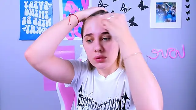 Snapshot of MiaMilas chatting on December 10, 4:24 am MiaMilas online show from December 10, 4:24 am