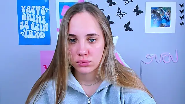 Snapshot of MiaMilas chatting on December 20, 4:31 am MiaMilas online show from December 20, 4:31 am