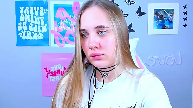 Snapshot of MiaMilas chatting on January 9, 5:02 am MiaMilas online show from January 9, 5:02 am