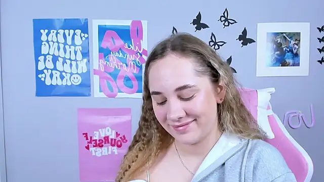 Snapshot of MiaMilas chatting on January 28, 7:00 am MiaMilas online show from January 28, 7:00 am