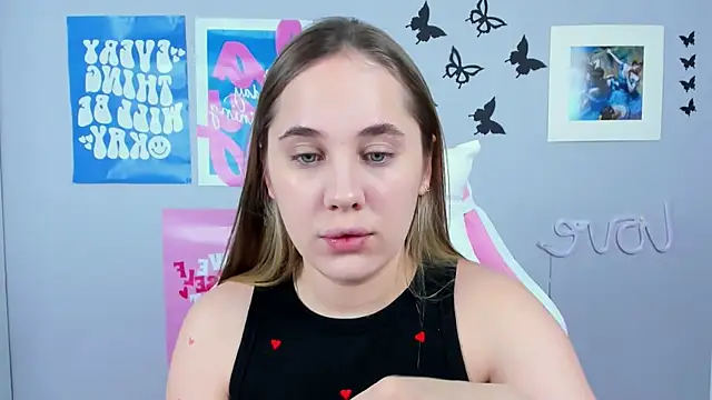 Snapshot of MiaMilas chatting on February 6, 6:40 am MiaMilas online show from February 6, 6:40 am