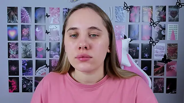 Snapshot of MiaMilas chatting on February 14, 7:17 am MiaMilas online show from February 14, 7:17 am