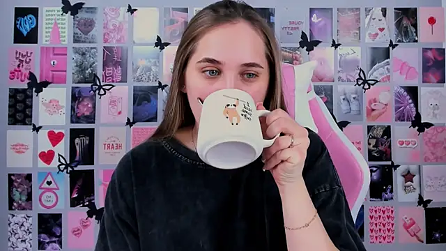 Snapshot of MiaMilas chatting on March 11, 6:10 am MiaMilas online show from March 11, 6:10 am