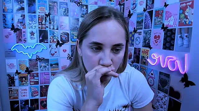 Snapshot of MiaMilas chatting on September 10, 7:47 pm MiaMilas online show from September 10, 7:47 pm