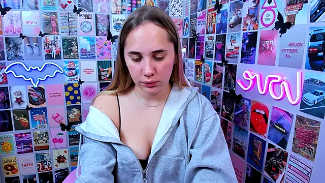 Snapshot of MiaMilas chatting on October 8, 7:22 pm MiaMilas online show from October 8, 7:22 pm