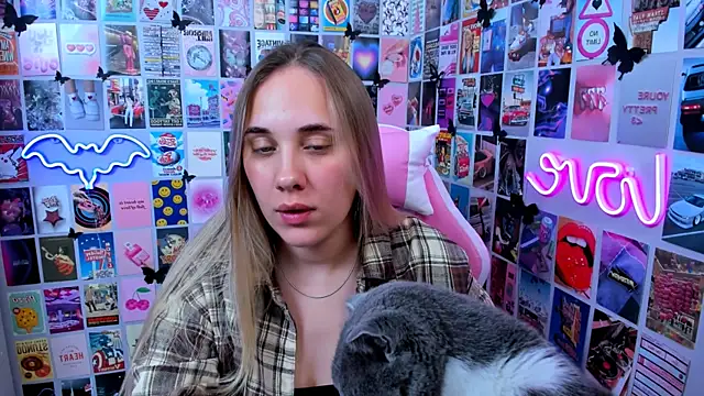 Snapshot of MiaMilas chatting on October 13, 3:56 pm MiaMilas online show from October 13, 3:56 pm