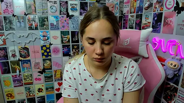 Snapshot of MiaMilas chatting on October 18, 4:19 pm MiaMilas online show from October 18, 4:19 pm