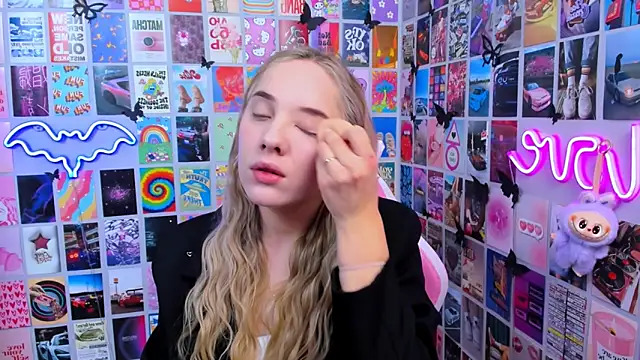 MiaMilas online show from December 18, 3:07 pm