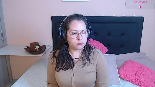 May Carlier online show from October 4, 1:36 am