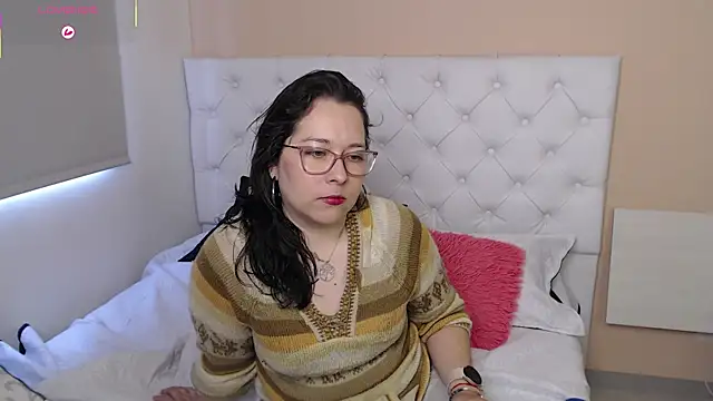 Snapshot of May_Carlier chatting on January 15, 6:33 pm May Carlier online show from January 15, 6:33 pm