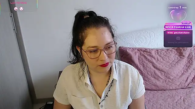 Snapshot of May_Carlier chatting on March 25, 8:37 pm May Carlier online show from March 25, 8:37 pm