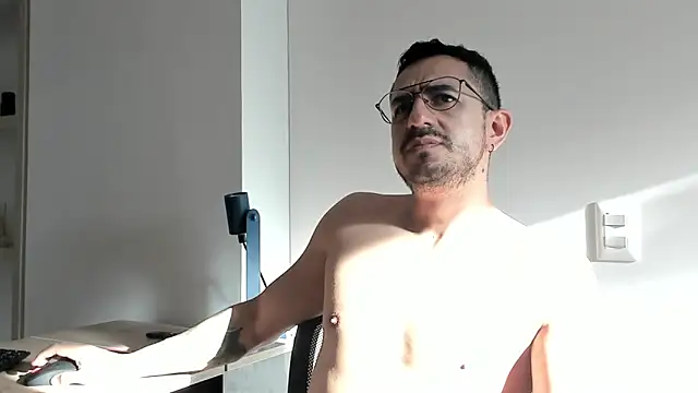 Snapshot of pablo-rincon95 chatting on December 19, 12:23 pm pablo-rincon95 online show from December 19, 12:23 pm