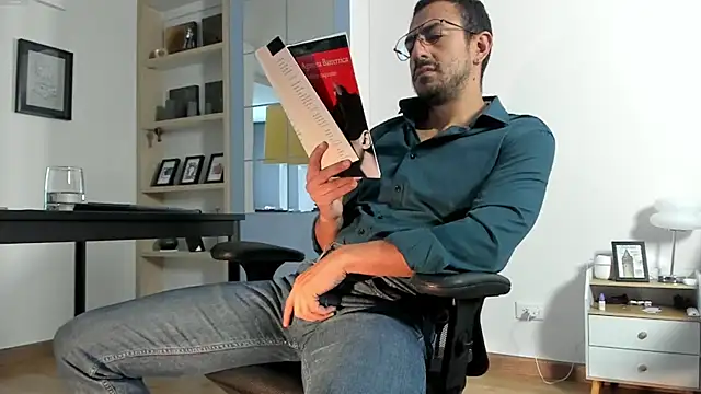 Snapshot of pablo-rincon95 chatting on June 1, 3:47 pm pablo-rincon95 online show from June 1, 3:47 pm