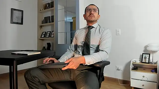 Snapshot of pablo-rincon95 chatting on July 2, 12:22 pm pablo-rincon95 online show from July 2, 12:22 pm