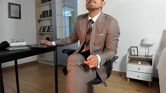 Snapshot of pablo-rincon95 chatting on July 4, 3:18 pm pablo-rincon95 online show from July 4, 3:18 pm