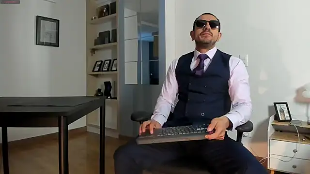 Snapshot of pablo-rincon95 chatting on July 7, 12:09 pm pablo-rincon95 online show from July 7, 12:09 pm