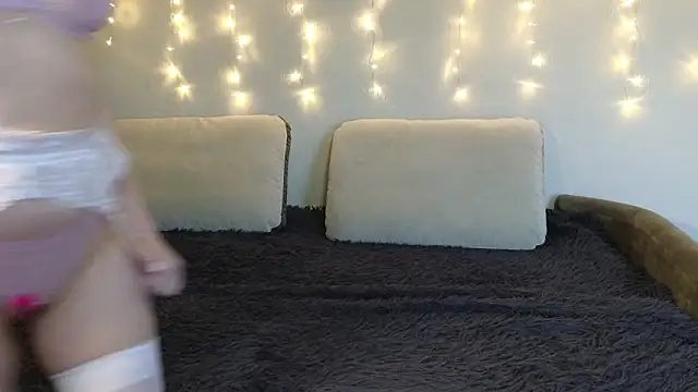 Tutti Frutt1s online show from February 1, 5:39 am