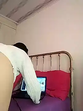 Snapshot of amellie_ros chatting on December 15, 4:04 pm amellie ros online show from December 15, 4:04 pm