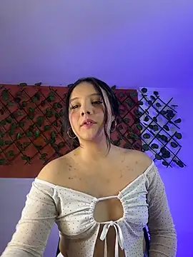 Snapshot of Emily_Trujillo chatting on November 20, 5:45 pm Emily Trujillo online show from November 20, 5:45 pm