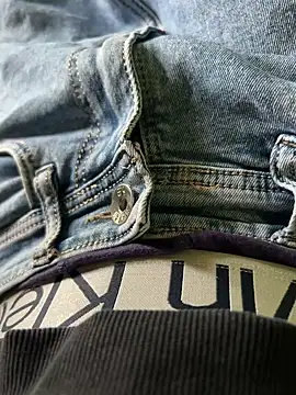 Snapshot of Privateseducer chatting on December 30, 7:04 am Privateseducer online show from December 30, 7:04 am