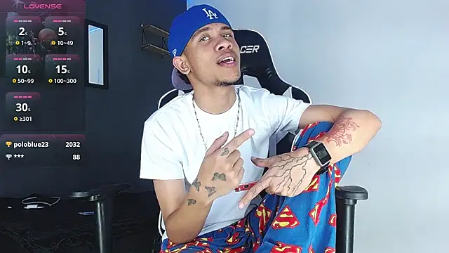 Snapshot of Romancartier_1 chatting on January 8, 12:49 am Romancartier 1 online show from January 8, 12:49 am