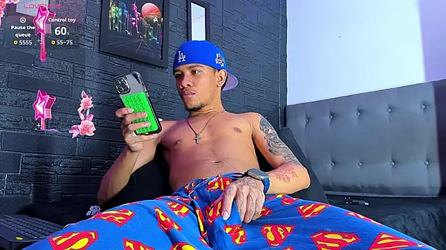 Snapshot of Romancartier_1 chatting on December 14, 7:03 am Romancartier 1 online show from December 14, 7:03 am