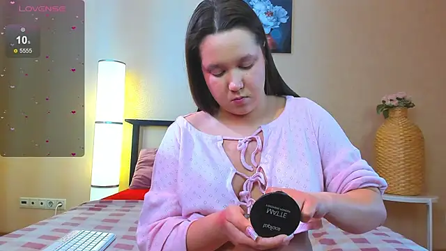 Snapshot of Mira_Karter chatting on March 12, 5:57 am Mira Karter online show from March 12, 5:57 am