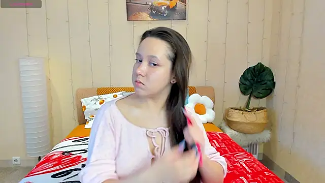 Snapshot of Mira_Karter chatting on April 2, 2:53 am Mira Karter online show from April 2, 2:53 am