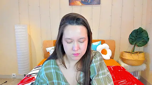 Snapshot of Mira_Karter chatting on April 9, 6:19 am Mira Karter online show from April 9, 6:19 am